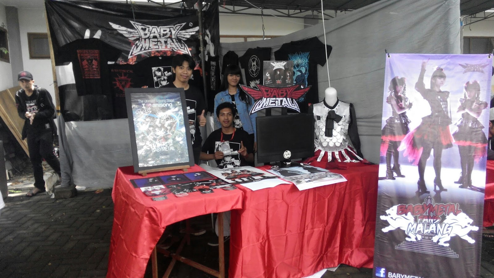 Выставочный стенд дерево. Stand event. Стенд мокап. Stand event. Черный с оранжевым выставочный стенд.