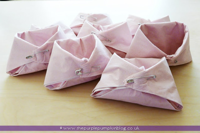 Folded Nappy Napkin Snack Holders for a Baby Shower at The Purple Pumpkin Blog