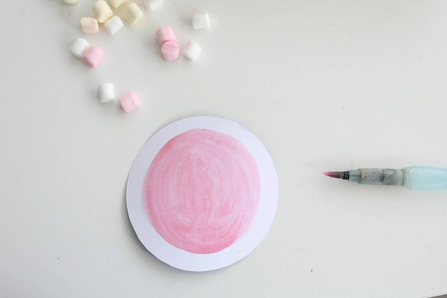 casita de madera con chuches para regalo de bebé