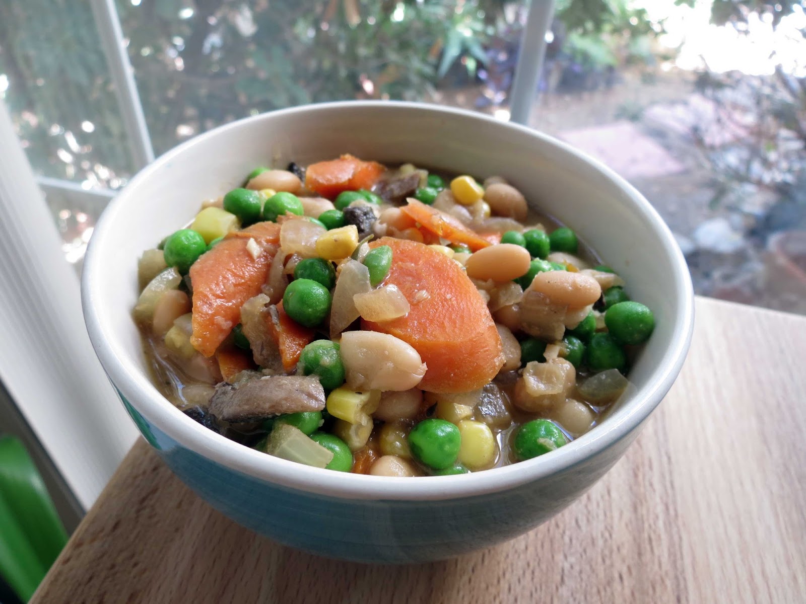 Positively PlantBased White Beans, Peas and Carrots