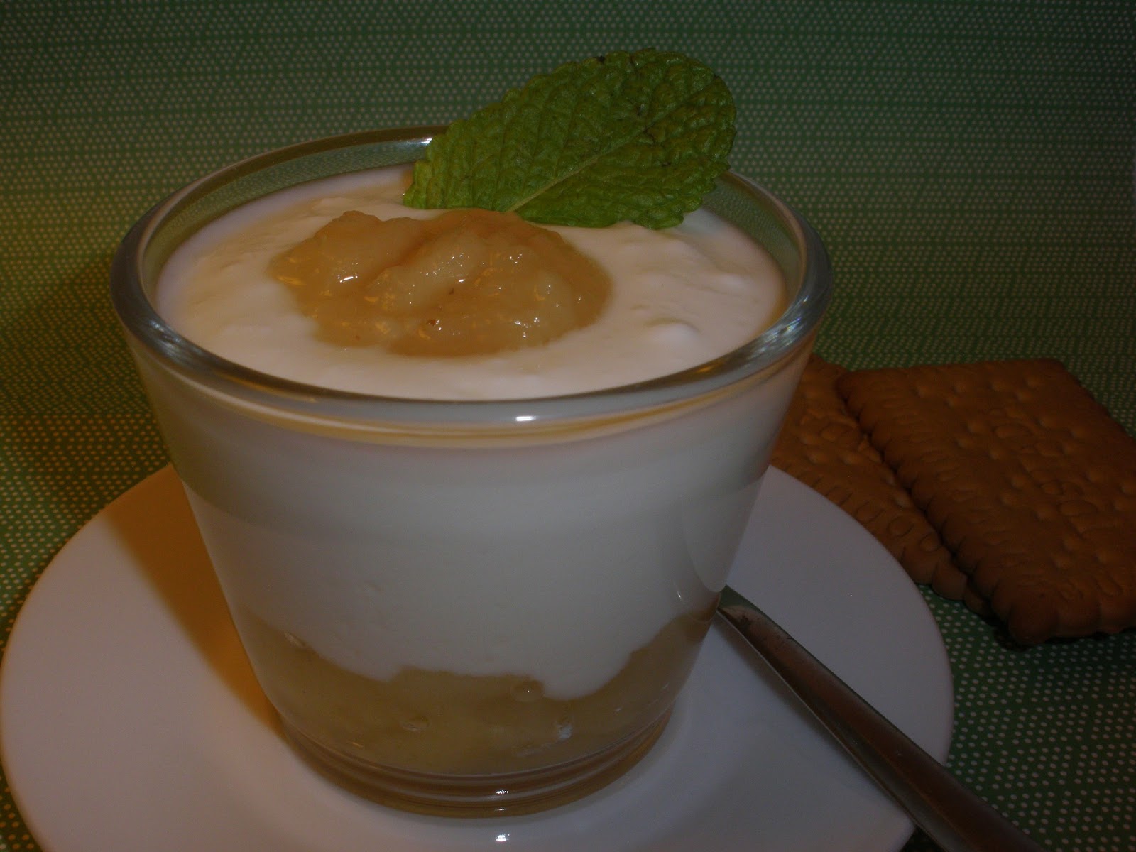 Recursos Culinarios: COMPOTA DE PERA Y PIMIENTA CON YOGHURT