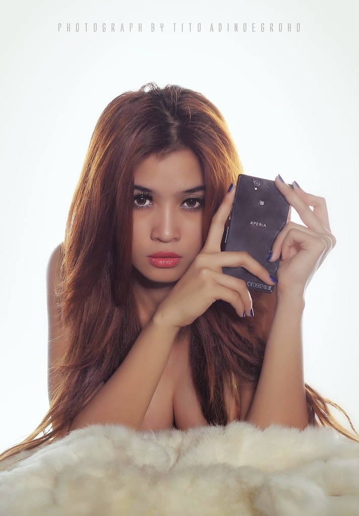 AYUNIA ELFAHREZ NEW HOT PHOTOSHOOT - ZONA ARTIS LAGI