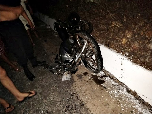 Colisão entre motocicleta e carreta deixa jovem morto e um gravemente ferido em acidente no Piauí Colisão entre motocicleta e carreta deixa jovem morto e um gravemente ferido em acidente no Piauí