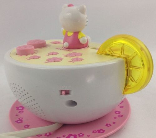 Treasure Box . . . . . 881-6463: Hello Kitty Alarm Clock / Radio
