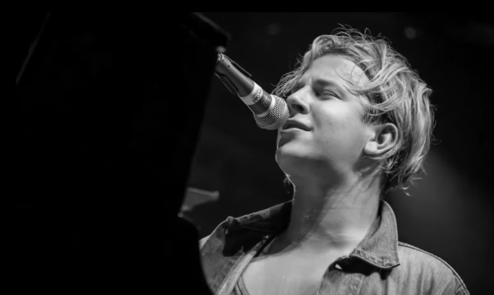 том оделл 2022. Tom odell тексты. Tom odell рост. Tom odell another love lyrics. Tom odell 2002.