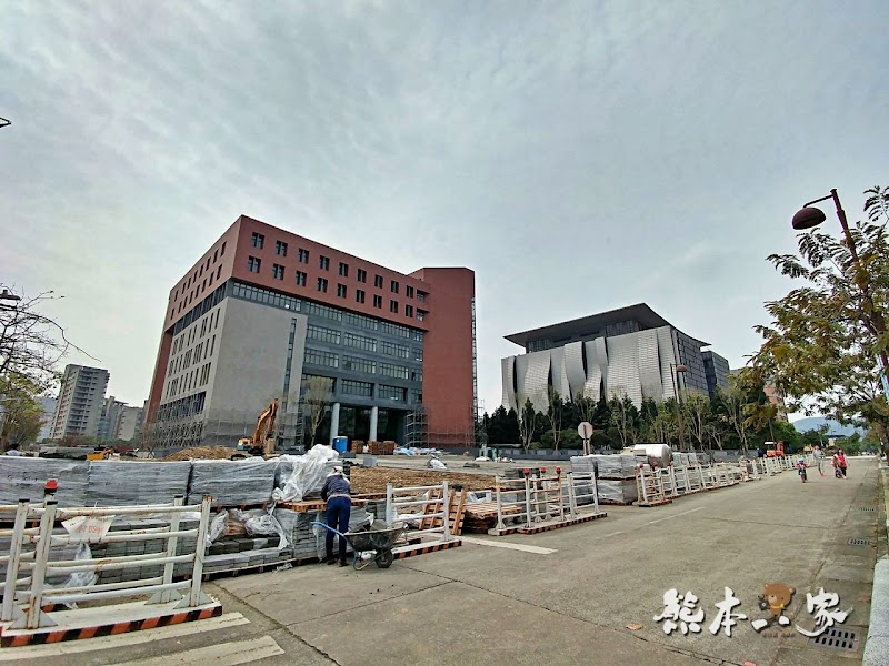 心湖櫻緣|三峽台北大學「心湖櫻花步道」-杜鵑、吉野櫻、木棉花齊綻放