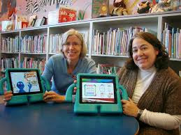 Librarians using iPads