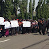 Massa Pedagang Gelar Demo di Depan Gedung DPRD Ponorogo