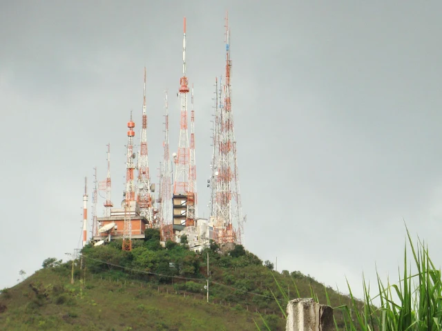 Antenas de transmissão de rádio e televisão em Belo Horizonte