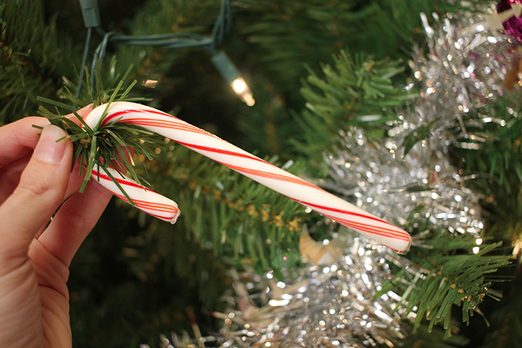 How to decorate the perfect Christmas tree in 10 steps (and dismantle
