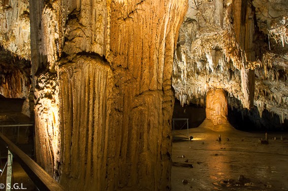 Interior cueva Pozalagua