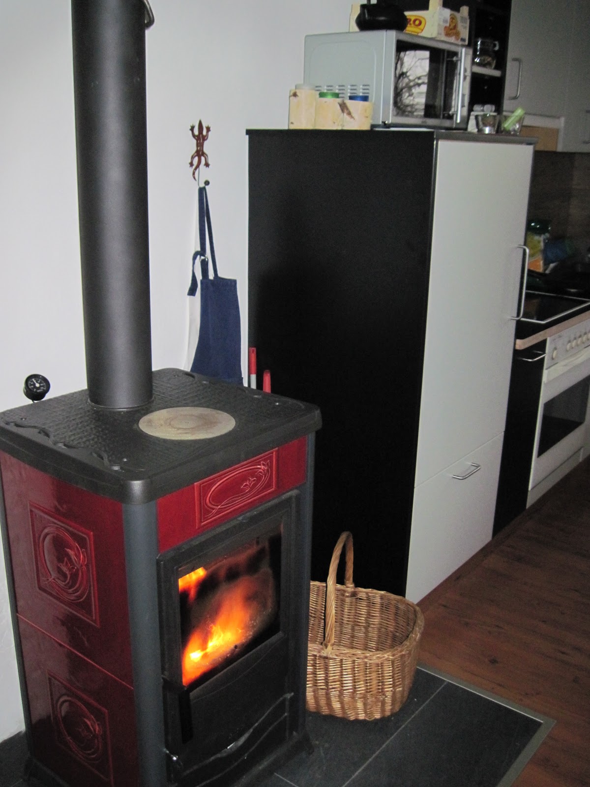 Willkommen: Küche mit Holzofen