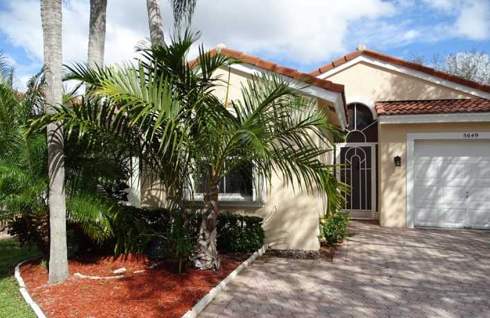 Marilyn Recently Sold: WINSTON TRAILS, Lake Worth, Charming 2 bedroom house, large kitchen, porch