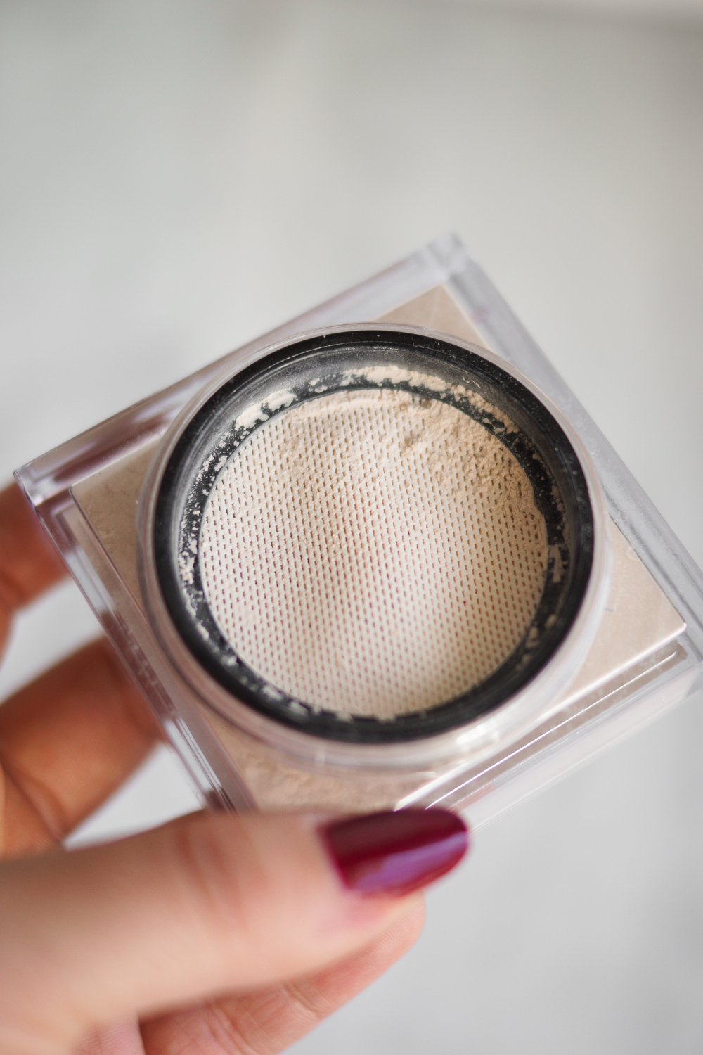 huda-beauty-pound-cake-easy-bake-powder-review-barely-there-beauty-blog