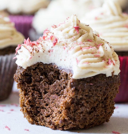 COCONUT CASHEW CREAM CHEESE FROSTING {PALEO W/VEGAN OPTION