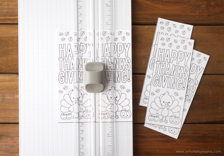 Download Free Printable Thanksgiving Bookmarks for kids of all ages to color!