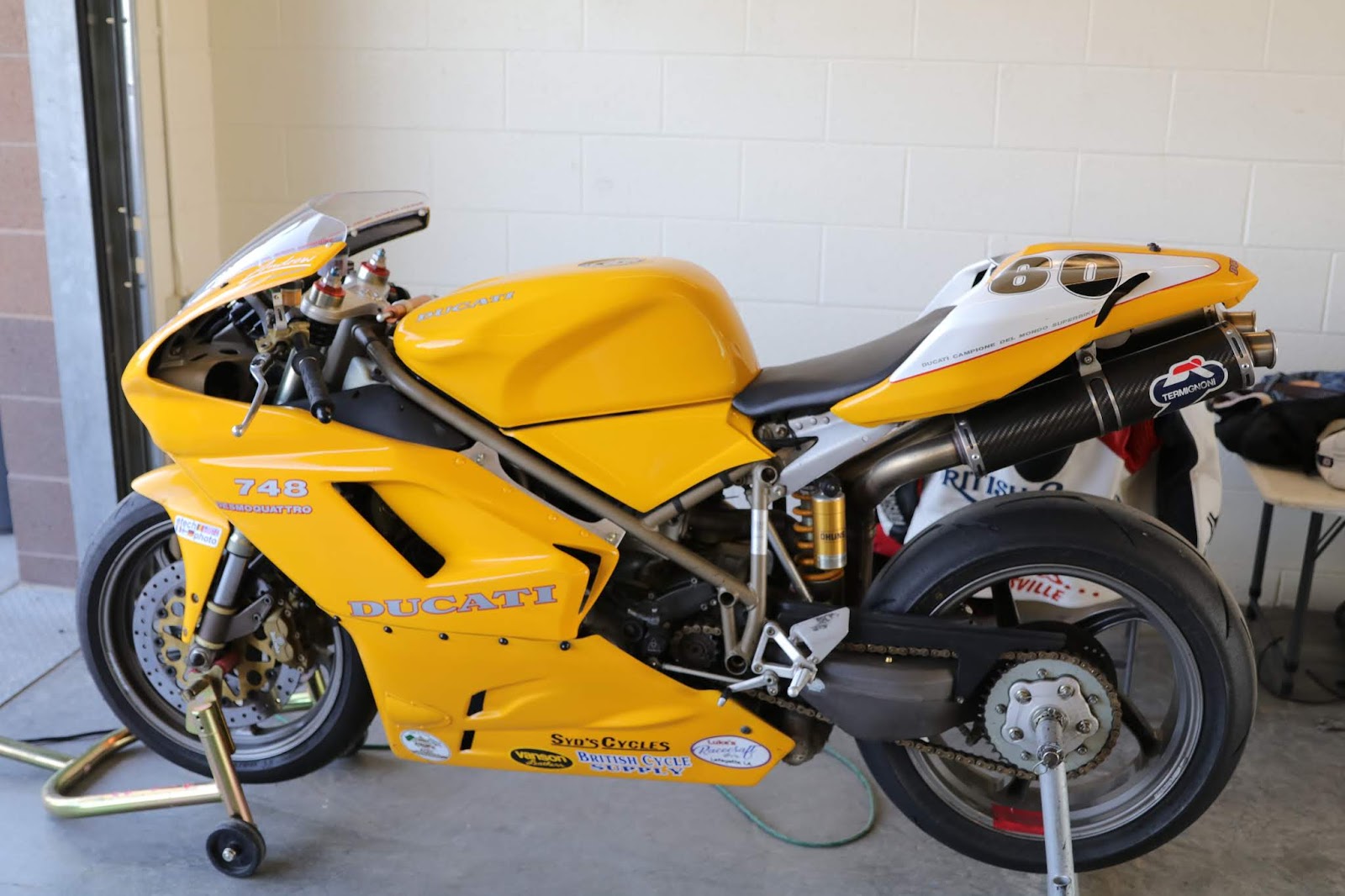 Ducati 748
