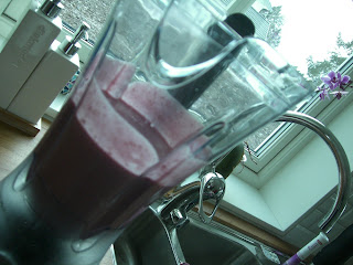 Smoothie%2Bmed%2BHolistic%2Bproteinpulver%2B%25281%2529 - God hallonsmoothie till frukost