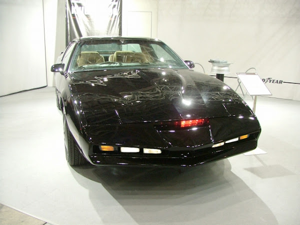 霹靂遊俠的霹靂車 Knight 2000，K.I.T.T.1982 分享於 Wikipedia，CC by 3.0