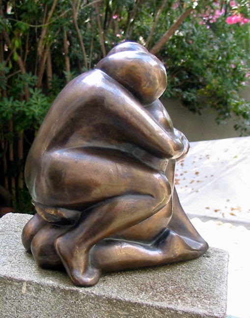 Sculpture d'Adèle Vergé en résine anodisée : Els Agafats
