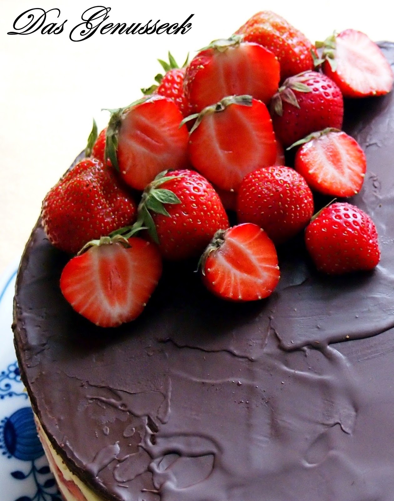 Das Genusseck: Erdbeer-Vanille-Torte mit Schokoladen-Marzipan-Decke