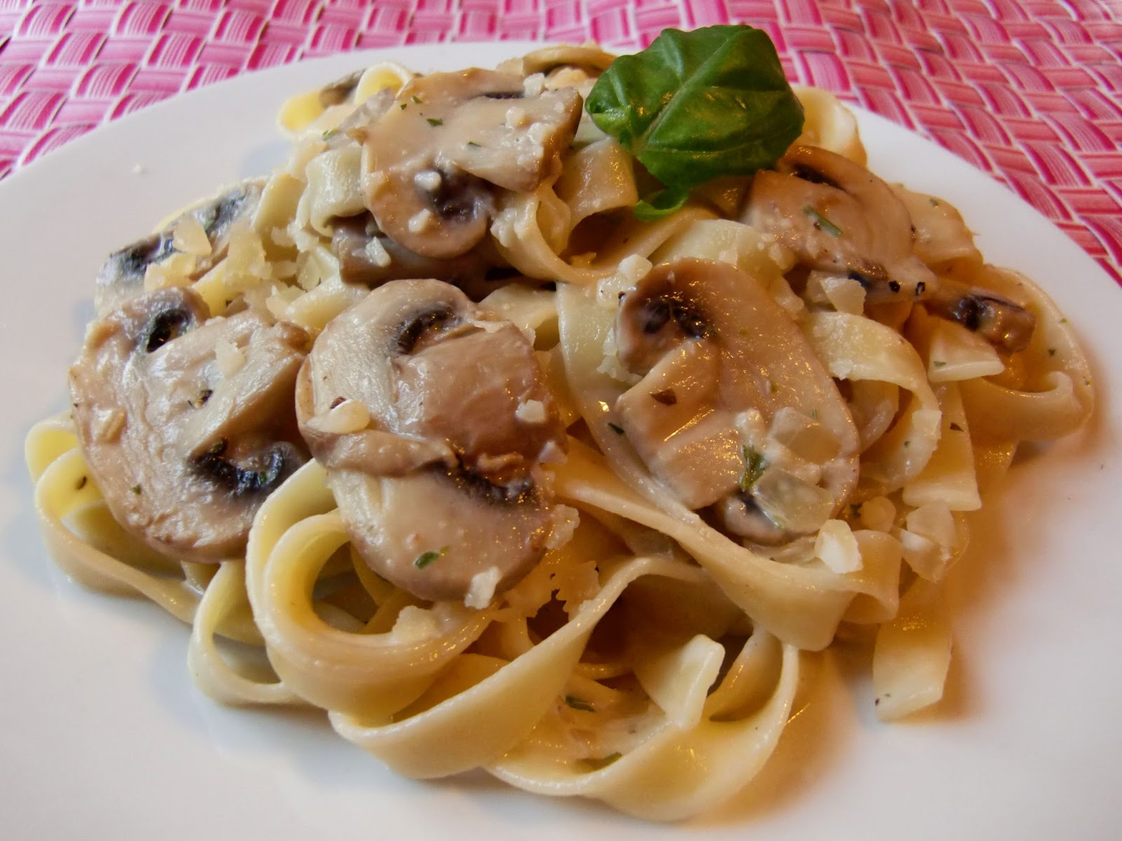 Nudeln mit Champignon-Weißwein Soße