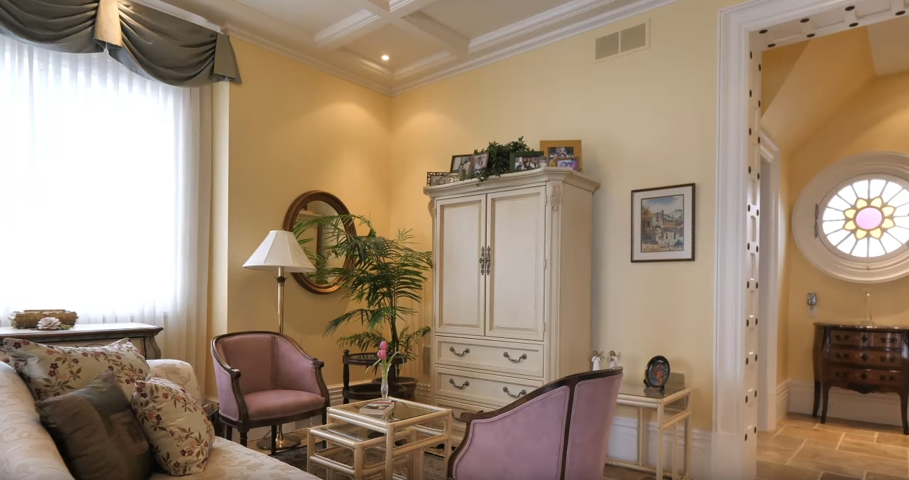 24 Photos vs. 20 Bayview Dr, St. Catharines, ON Home Interior Design Tour