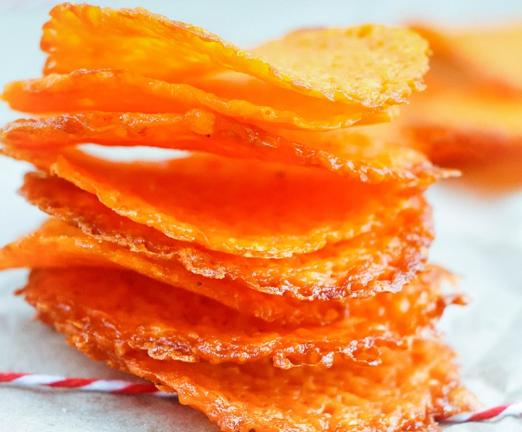 LOW CARB GARLIC CHEDDAR CHEESE CRISPS