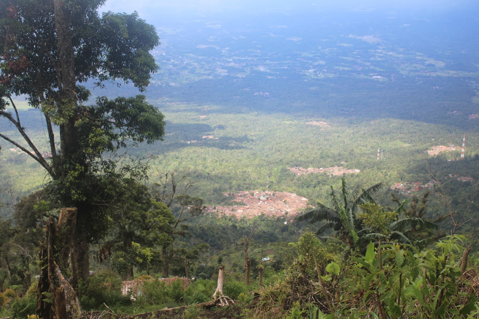 Pemandangan Gunung Di Banten - Andira Gambar