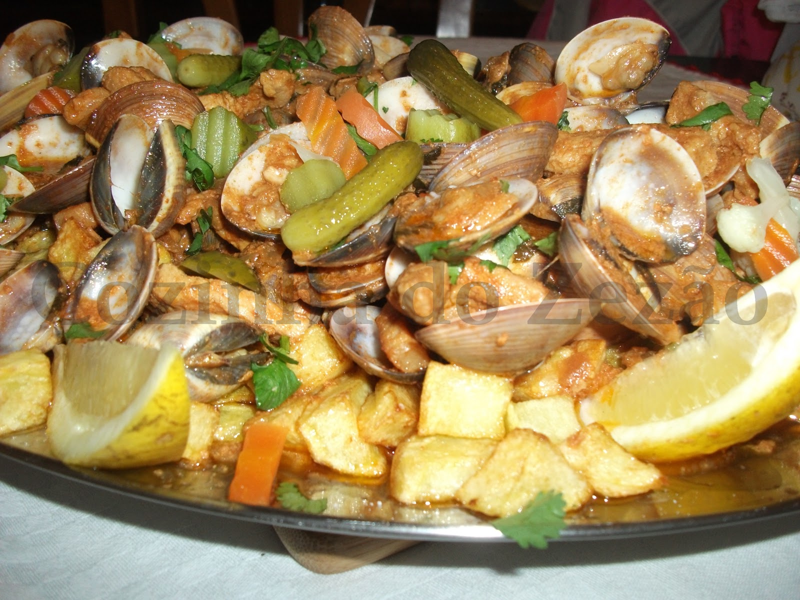 Carne de porco à Alentejana Carne de porco à Alentejana