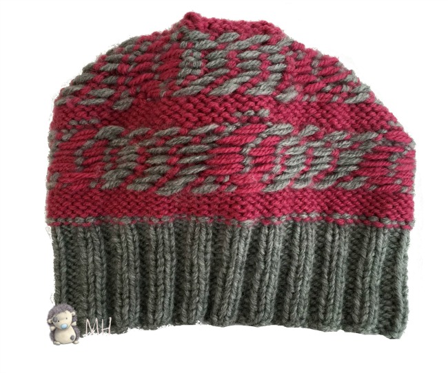 Gorrito rosa a lunares en punto