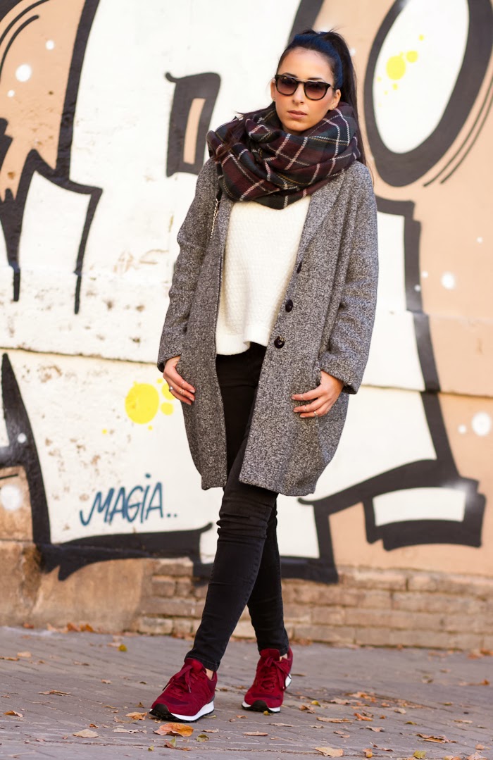 GREY OVERSIZED COAT and BURGUNDY NEW BALANCE TRAINERS | With Or Without Blog Influencer Moda Valencia España