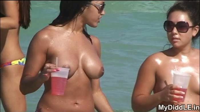 Topless desi real life girls in beach - Nude pics