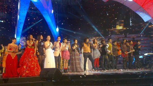 Konser Telekomsel ke 16 & Trans TV Menampilkan Ikang Fawzi Penyanyi Rock dgn Kain Indonesia
