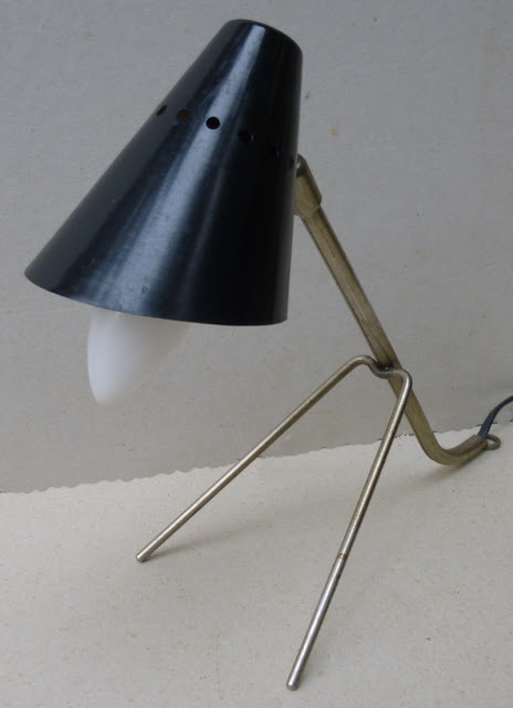Lampka, projekt: A Gałecki, 1963 r., prod: Stołeczne Zakłady Metalowe.