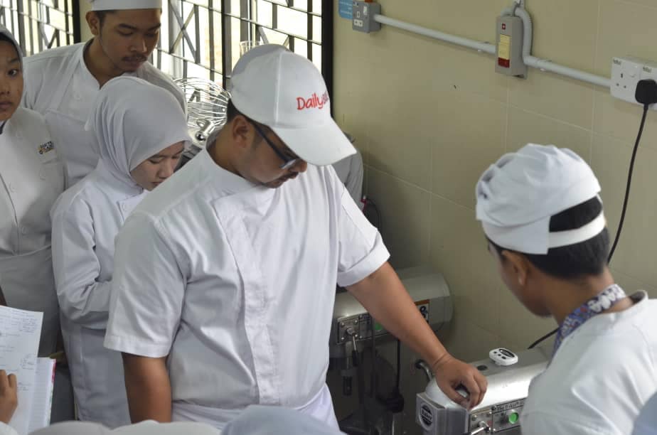 Kelas 'Speciality Bread' di Kolej Vokasional Langkawi (Hands On) Ritz