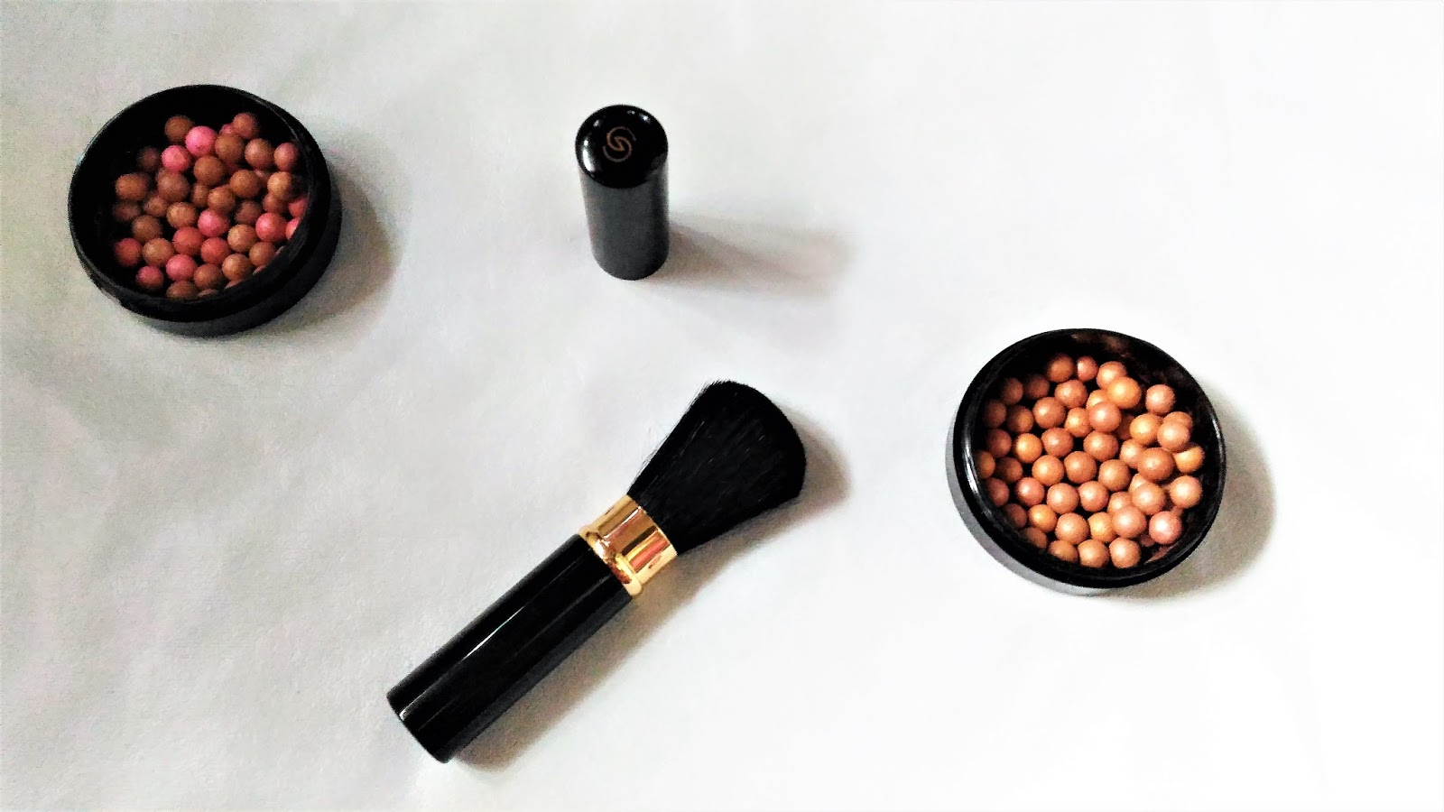 Beauty & Beyond Oriflame Giordani Gold Black Powder Brush Review