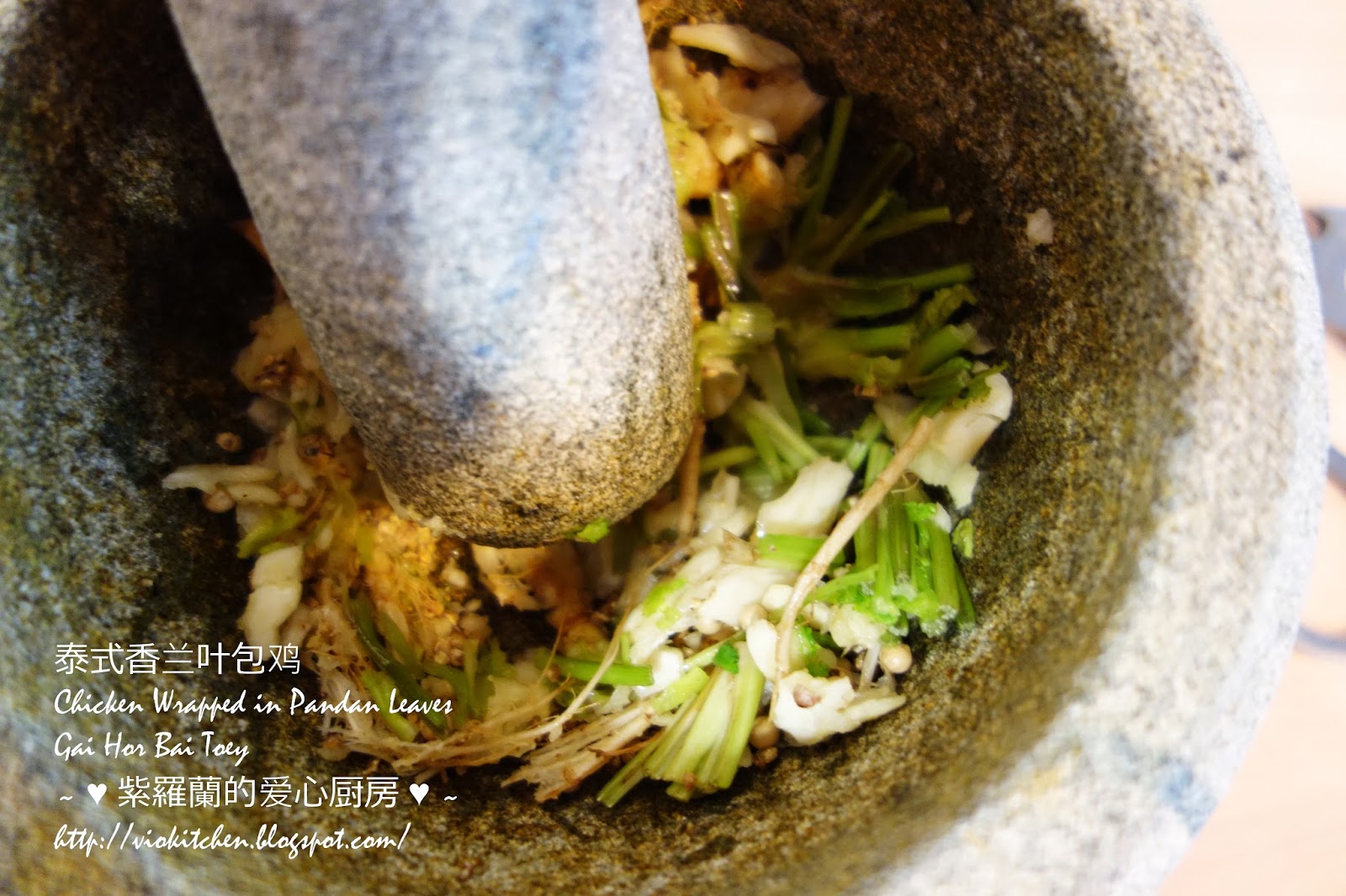 Violet's Kitchen ~♥紫羅蘭的爱心厨房♥~ : 泰式香兰叶包鸡 Chicken Wrapped in Pandan Leaves | Gai Hor Bai Toey