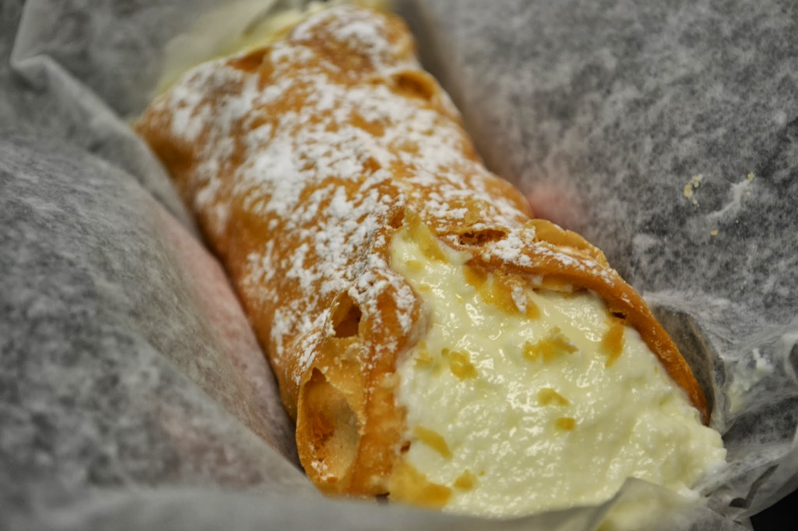 Restaurant Friday Cannoli at 'Mike's Pastry', Boston The Recipe Suitcase