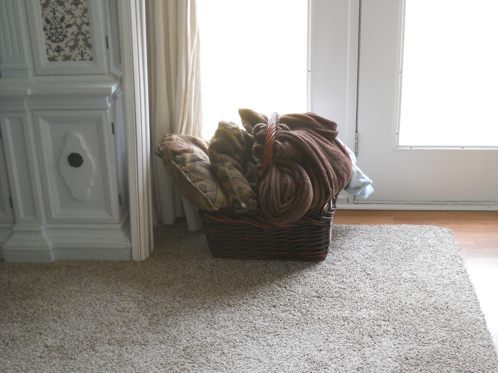 1001 Goals TV Room Hidden Blanket Storage