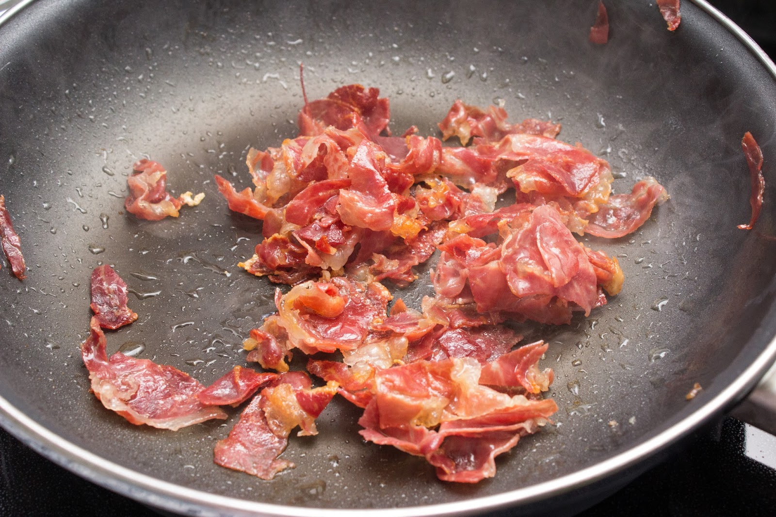 Gazpacho de melón con crujiente de jamón El Baúl de las delicias