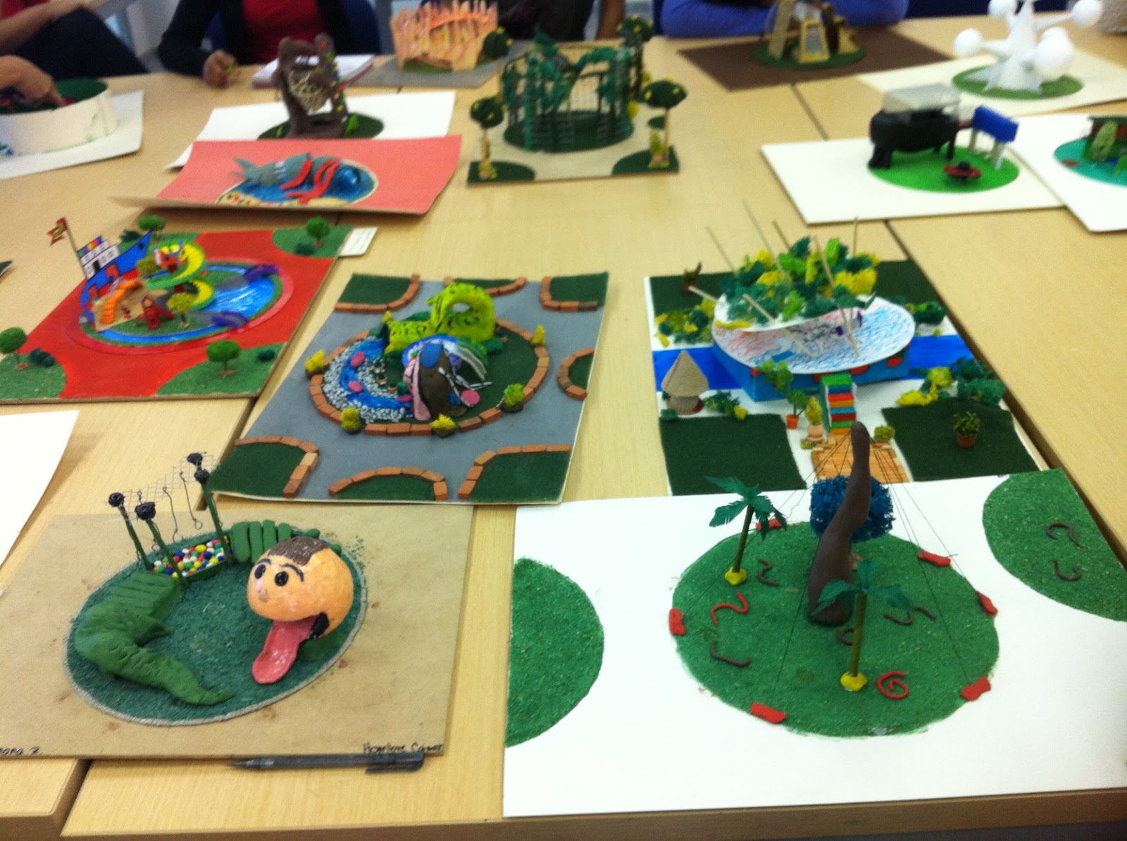 stephanie's blog: SEGUNDA MAQUETA DEL PARQUE INFANTIL