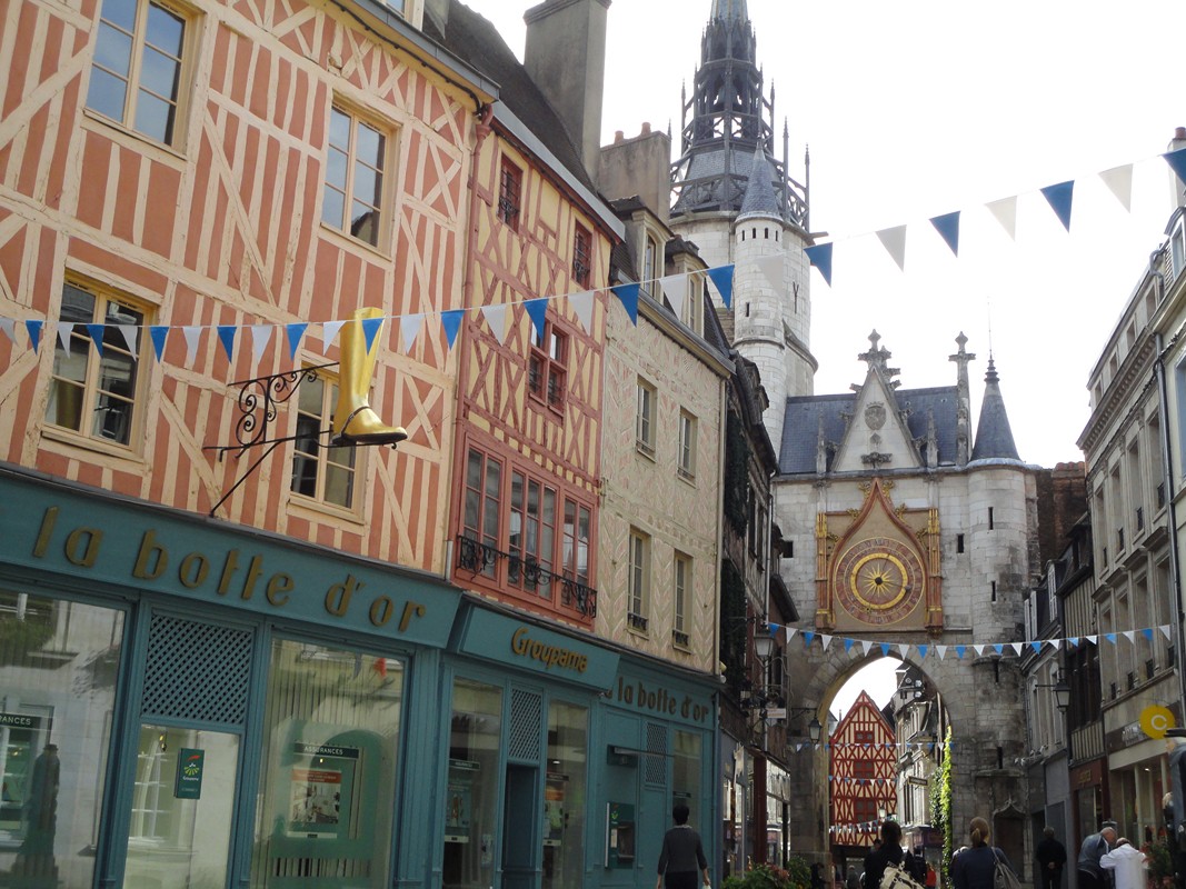 I Viaggi di Raffaella Auxerre, città della