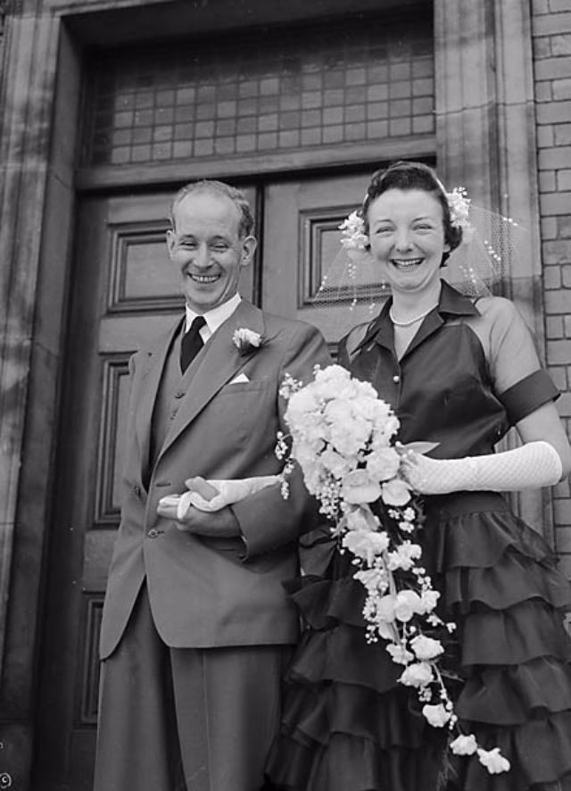 Who Doesn t Love Old Wedding Snaps? Here Are 20 Lovely Candid Wedding