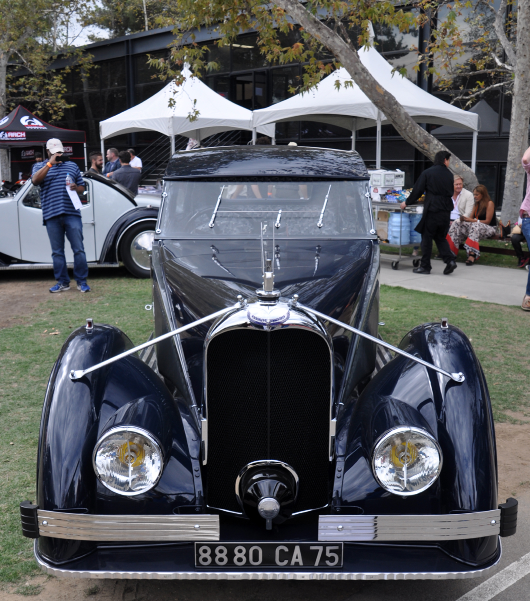 Voisin car logo