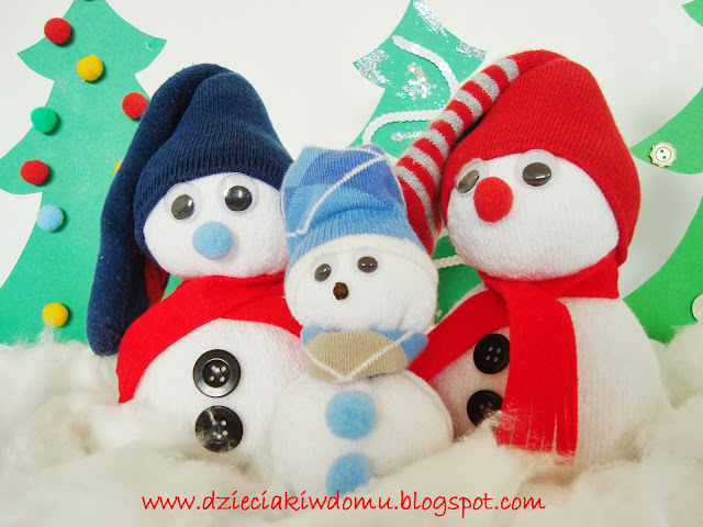 bałwanki ze skarpetek zimowe dekoracje i robótki dla dzieci