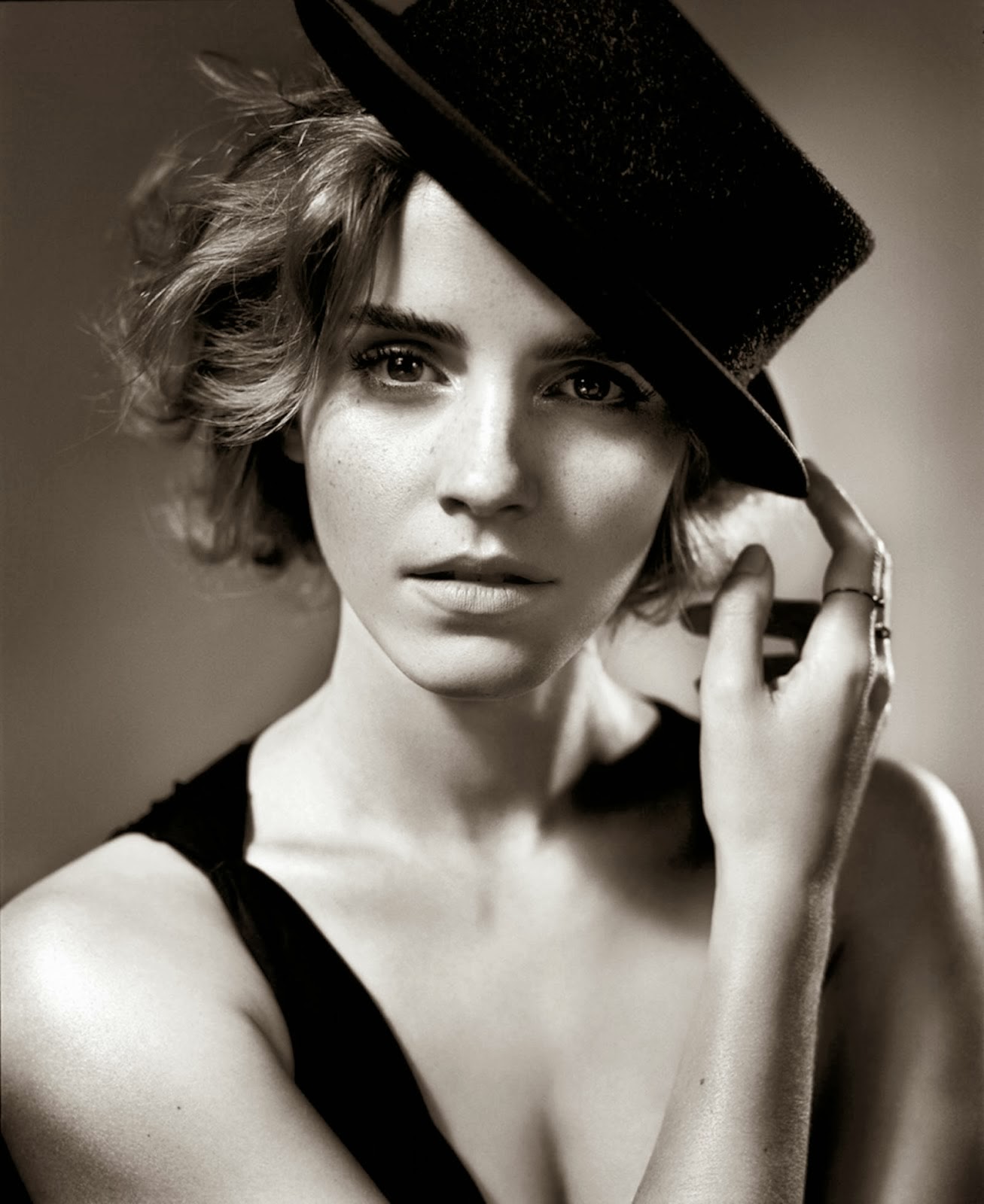 Emma Watson GQ UK Oct 2013 Magazine Hot Photoshoot Stills - Hot Blog Photos