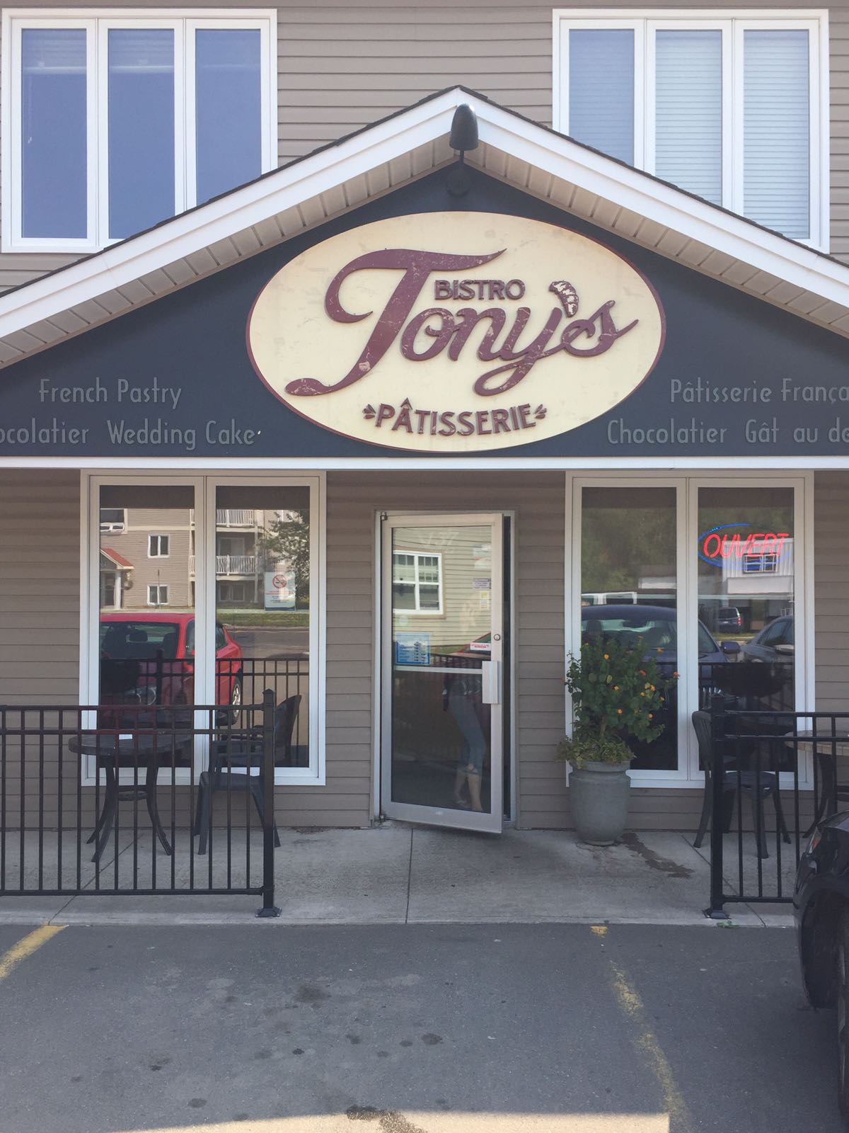 Mimi's Cake Tour Tony's Bistro & Patisserie