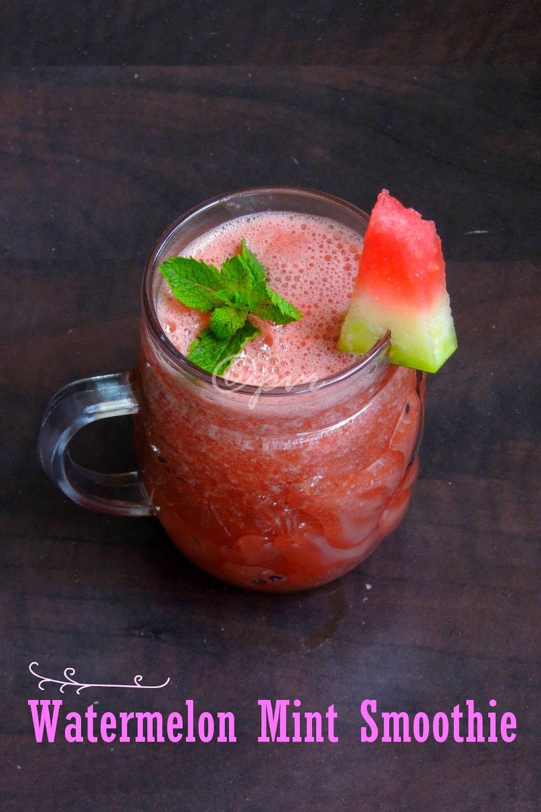 Watermelon Mint smoothie, refreshing watermelon smoothie with mint leaves