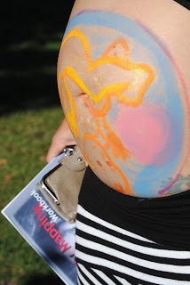 Spinning Babies Gail Tully is the developer and creator of Belly Mapping. Belly Mapping is a 3-step process to estimate your baby's position in the womb. Many pregnant people can estimate with fairly good accuracy in their last trimester of pregnancy.